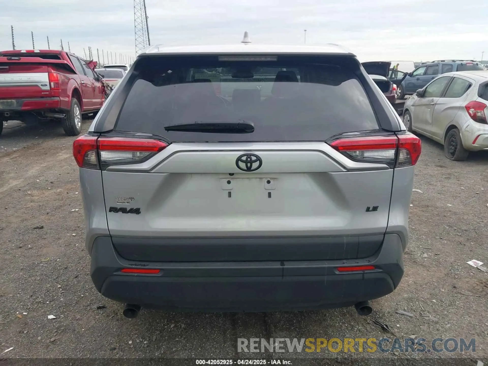 17 Photograph of a damaged car 2T3H1RFVXRW311631 TOYOTA RAV4 2024