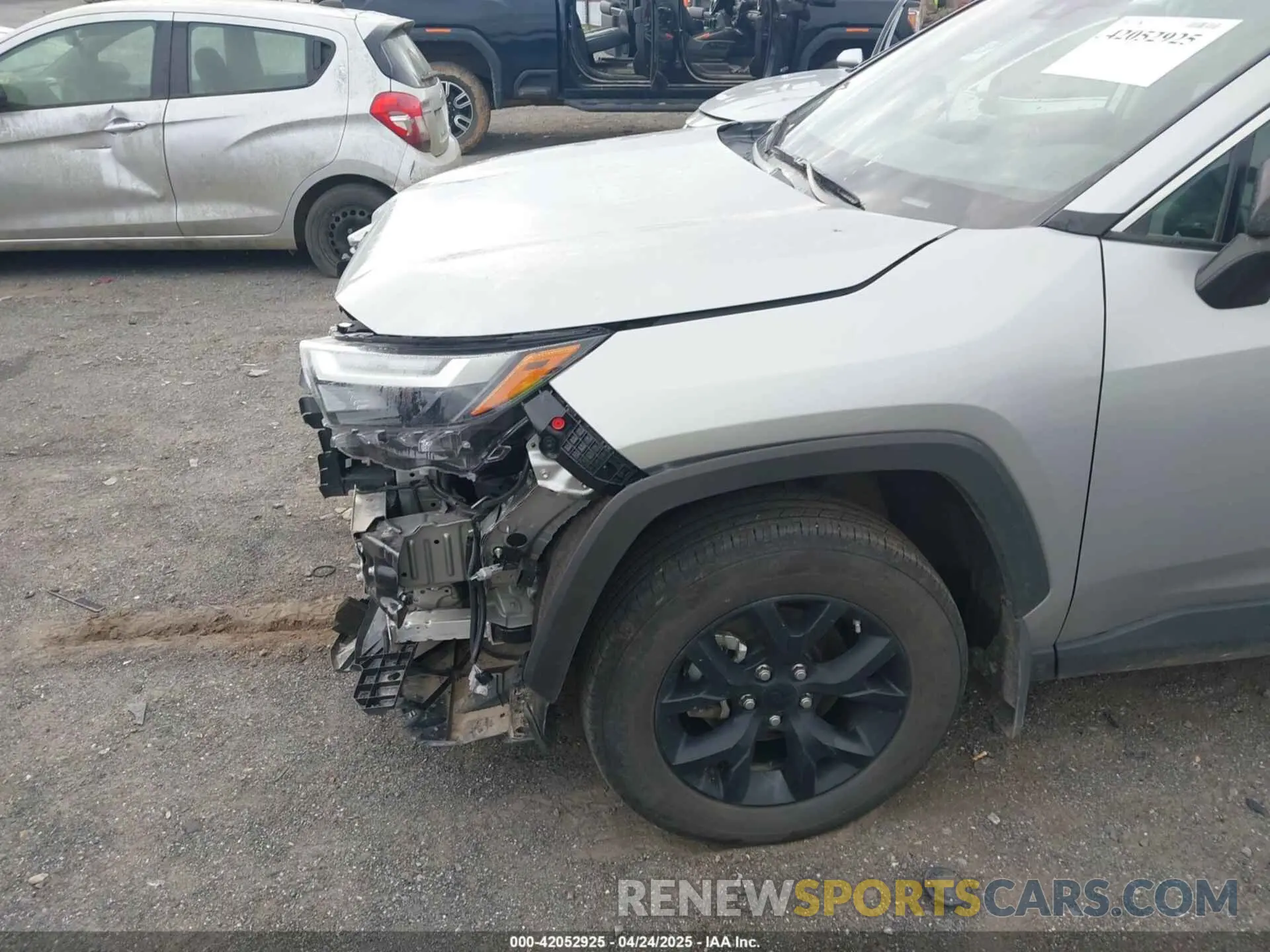 18 Photograph of a damaged car 2T3H1RFVXRW311631 TOYOTA RAV4 2024