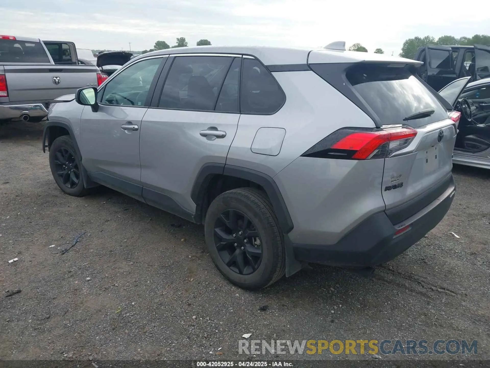 3 Photograph of a damaged car 2T3H1RFVXRW311631 TOYOTA RAV4 2024
