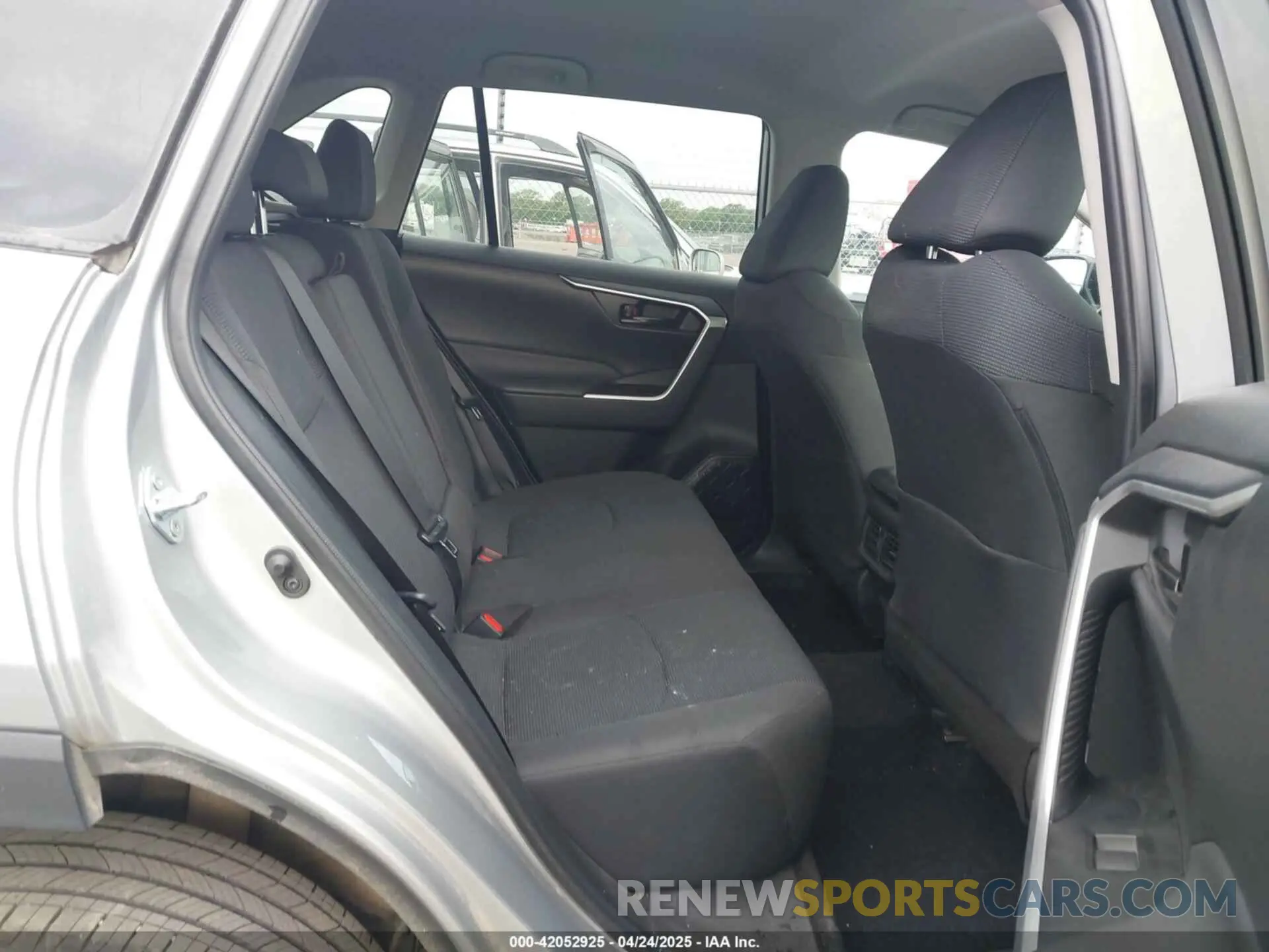 8 Photograph of a damaged car 2T3H1RFVXRW311631 TOYOTA RAV4 2024