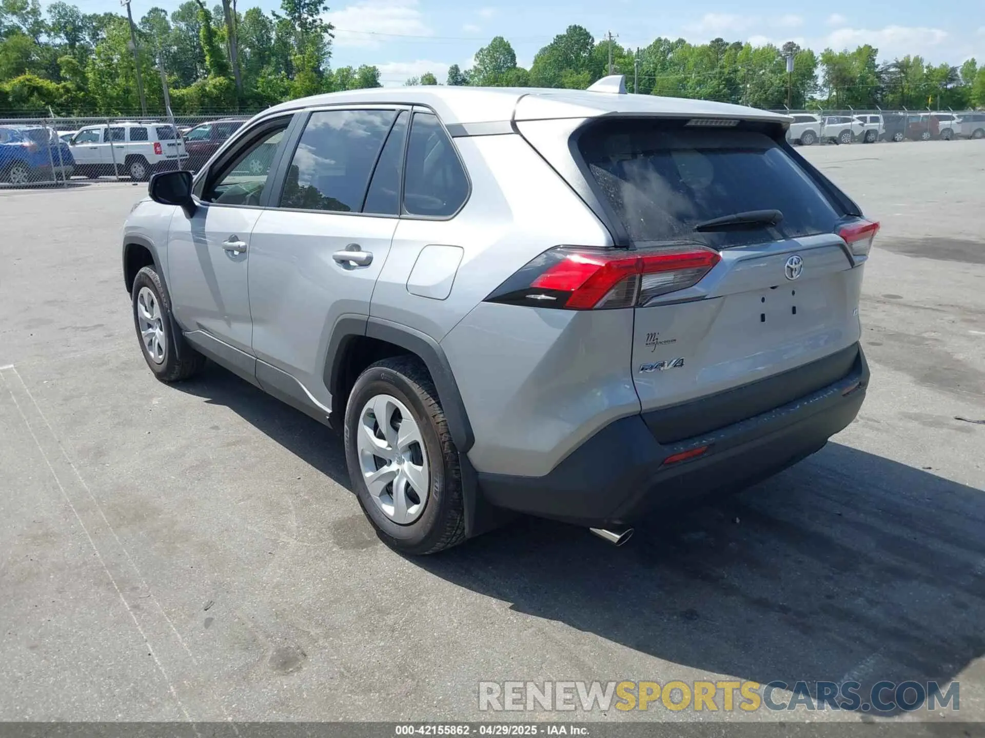 3 Фотография поврежденного автомобиля 2T3H1RFVXRW339817 TOYOTA RAV4 2024