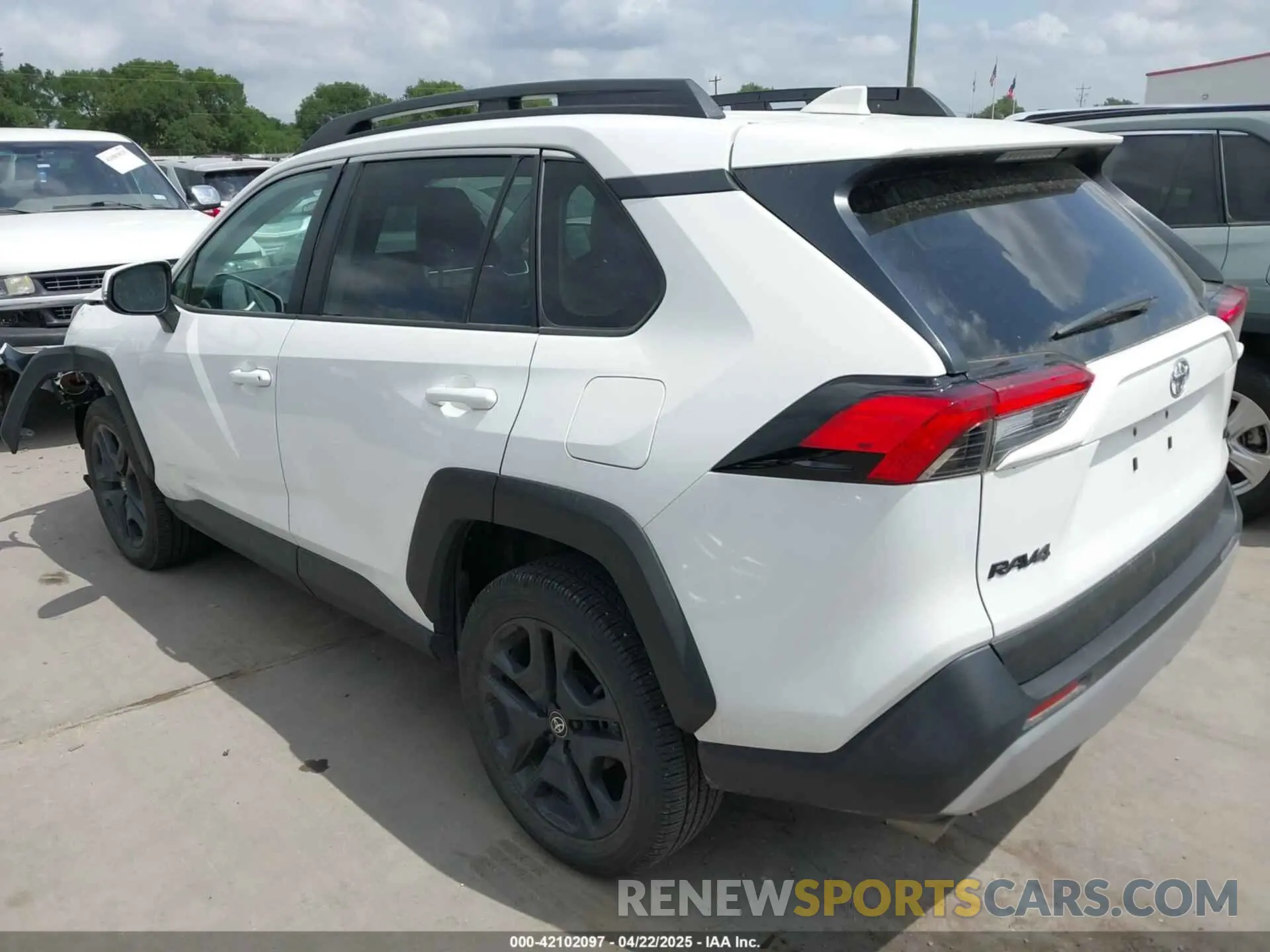 3 Фотография поврежденного автомобиля 2T3J1RFV2RW470578 TOYOTA RAV4 2024