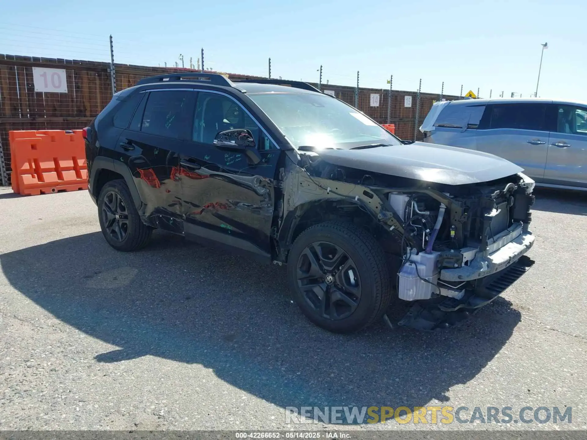 1 Фотография поврежденного автомобиля 2T3J1RFV8RW462680 TOYOTA RAV4 2024