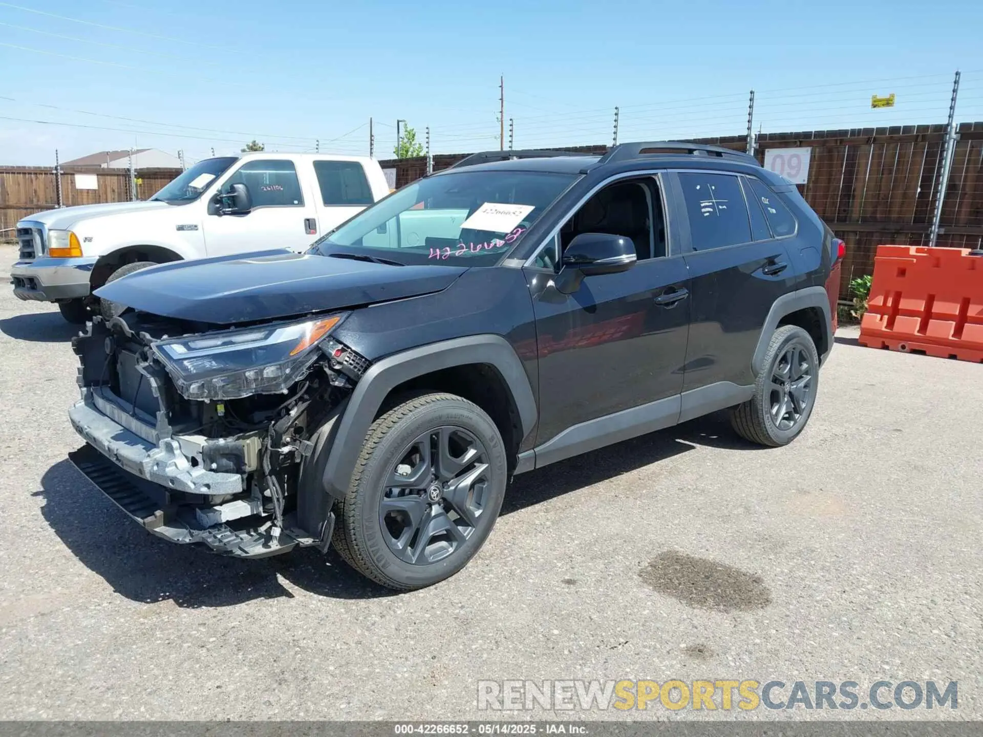 2 Фотография поврежденного автомобиля 2T3J1RFV8RW462680 TOYOTA RAV4 2024