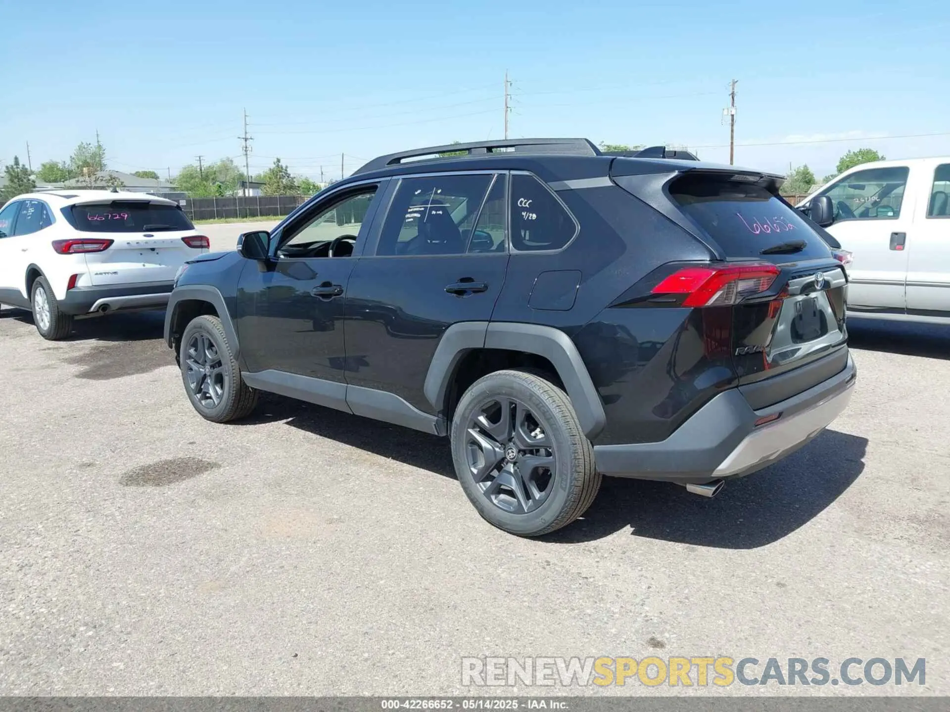 3 Фотография поврежденного автомобиля 2T3J1RFV8RW462680 TOYOTA RAV4 2024