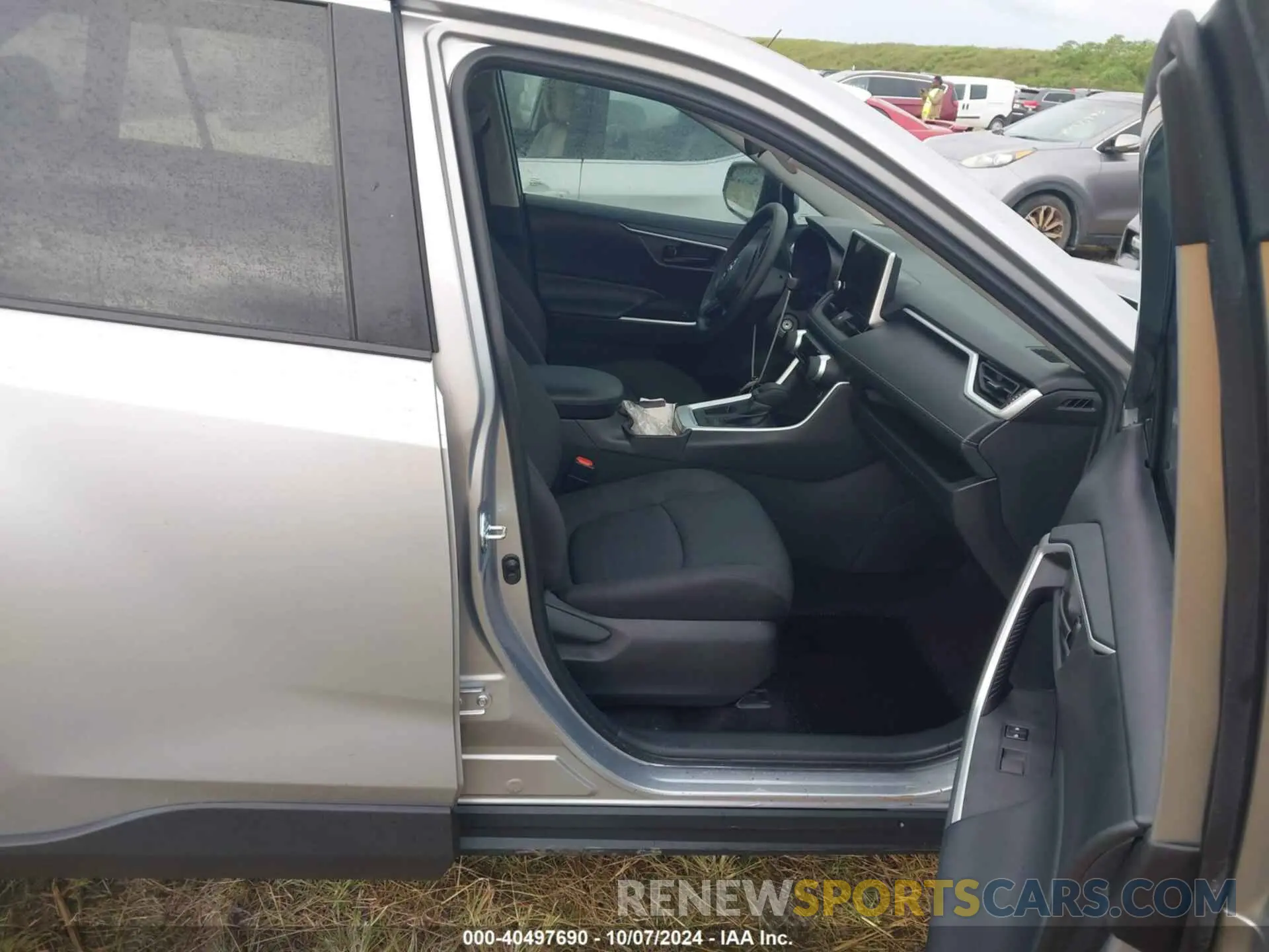 5 Photograph of a damaged car 2T3K1RFV4RC269710 TOYOTA RAV4 2024