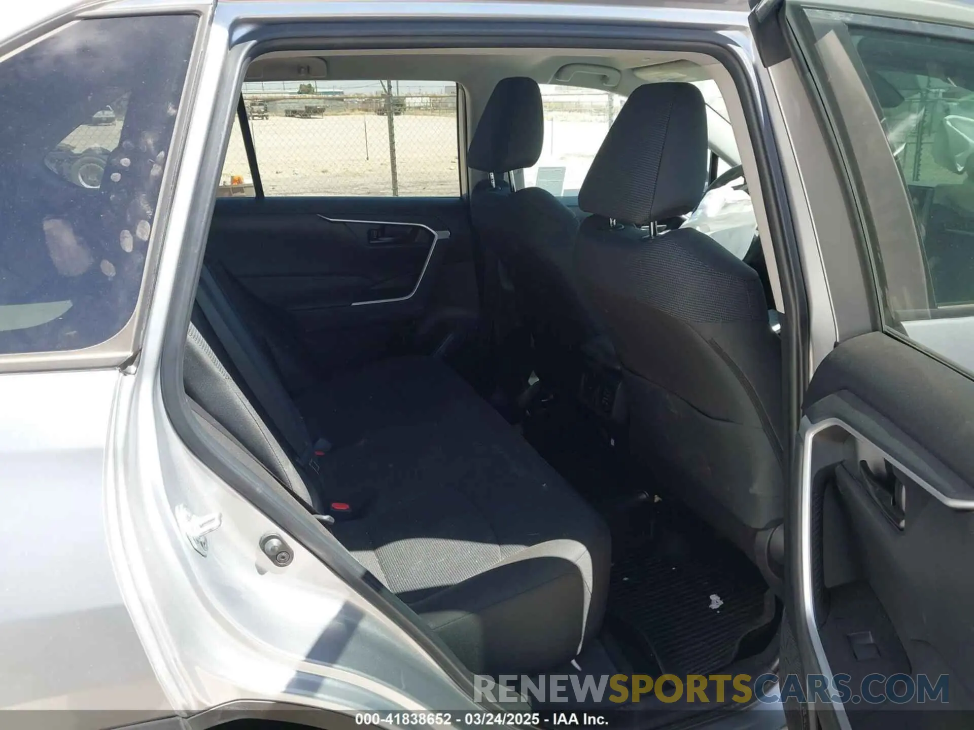 8 Фотография поврежденного автомобиля 2T3K1RFV4RC279959 TOYOTA RAV4 2024