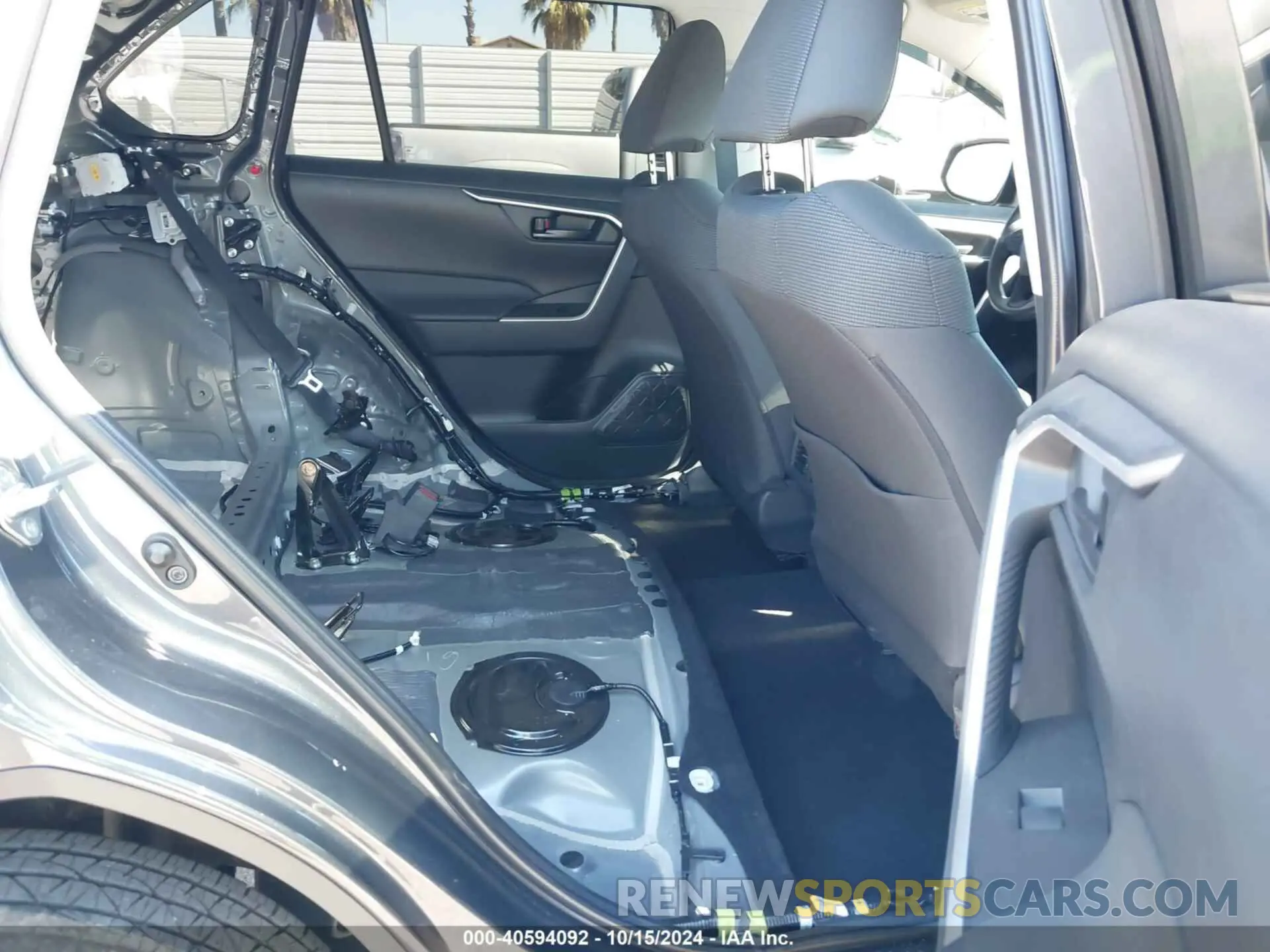 8 Фотография поврежденного автомобиля 2T3K1RFV5RW348513 TOYOTA RAV4 2024