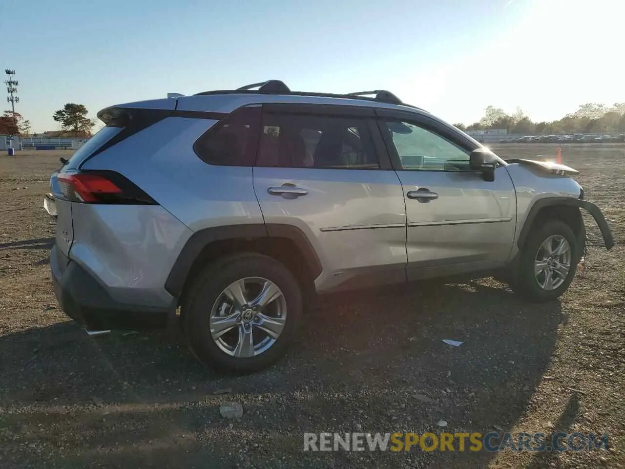 3 Фотография поврежденного автомобиля 2T3LWRFV6RW202918 TOYOTA RAV4 2024