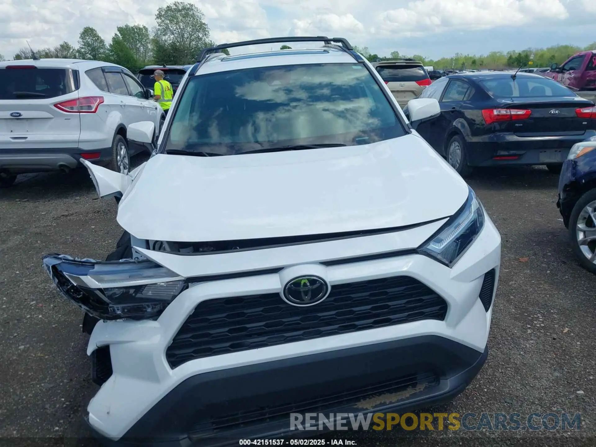12 Photograph of a damaged car 2T3P1RFV0RW465695 TOYOTA RAV4 2024