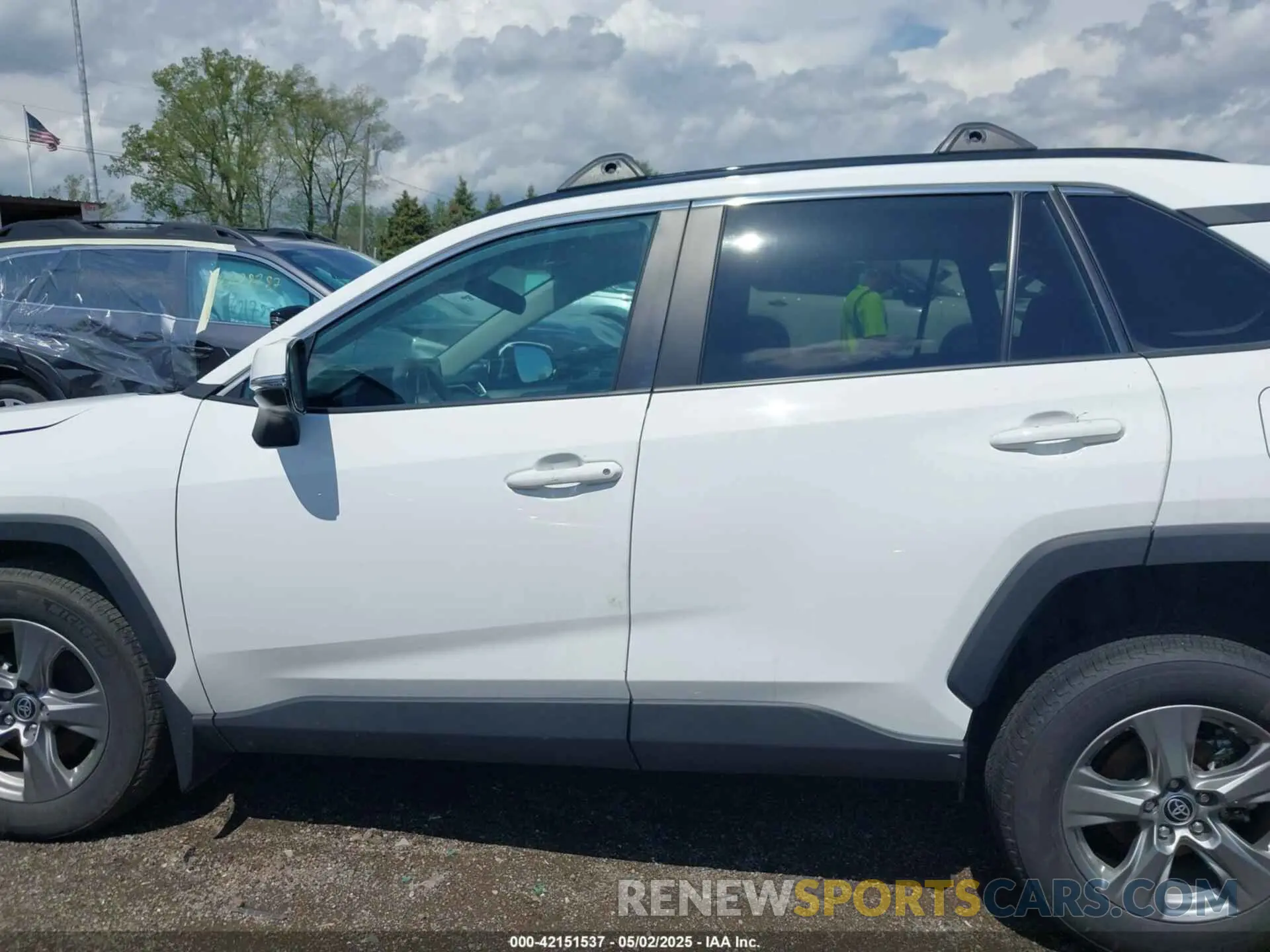 14 Photograph of a damaged car 2T3P1RFV0RW465695 TOYOTA RAV4 2024