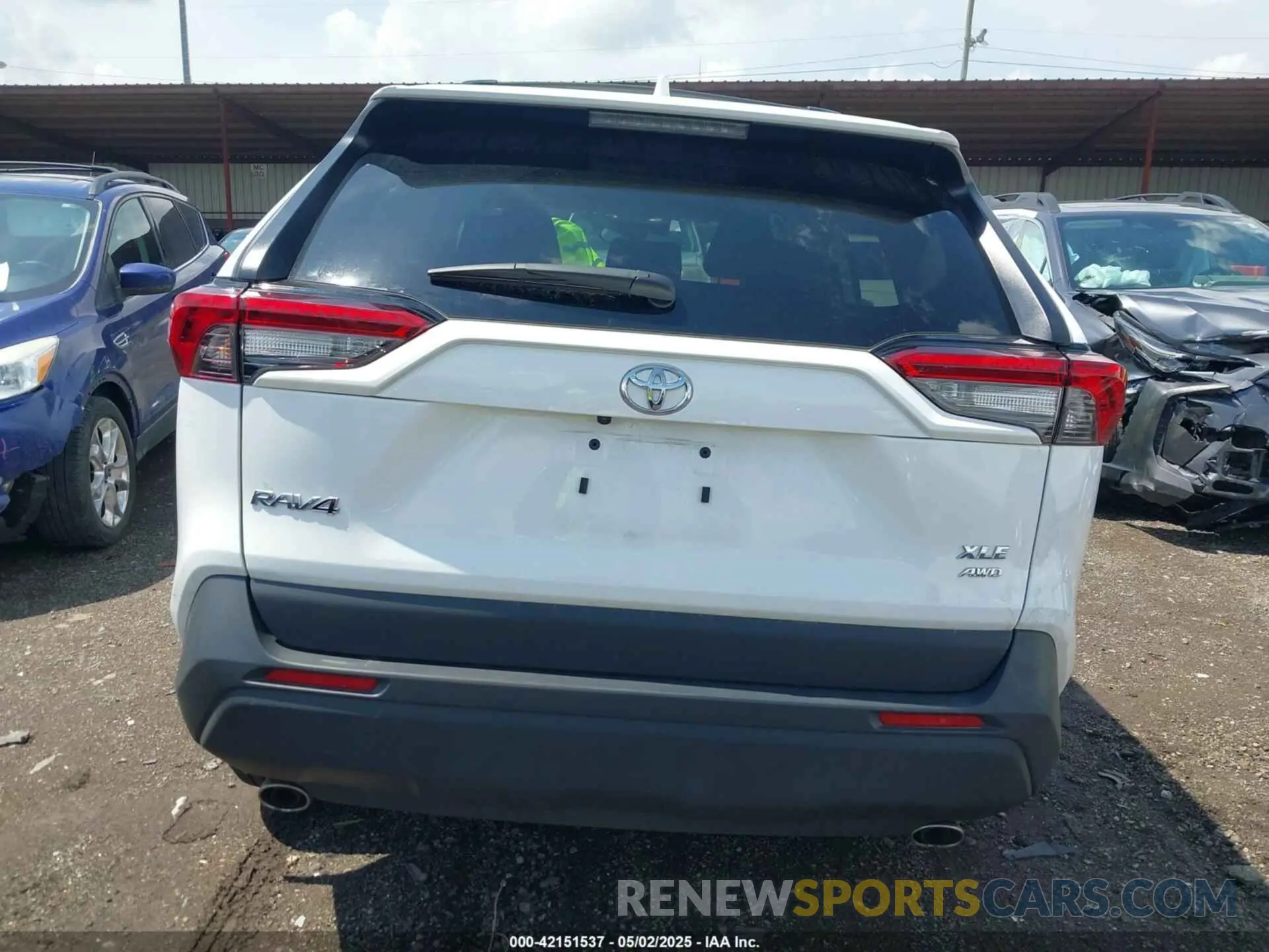 16 Photograph of a damaged car 2T3P1RFV0RW465695 TOYOTA RAV4 2024
