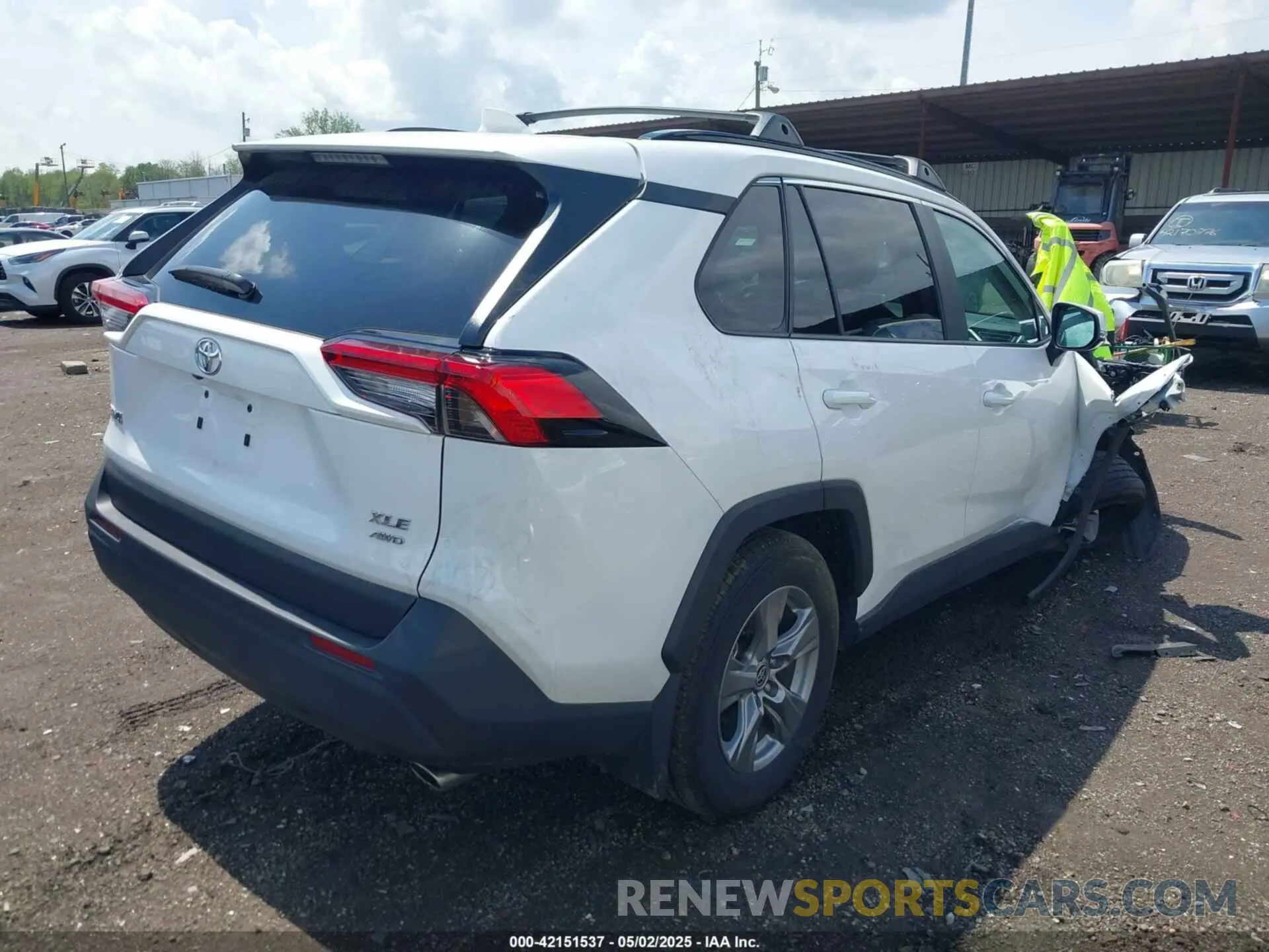 4 Photograph of a damaged car 2T3P1RFV0RW465695 TOYOTA RAV4 2024