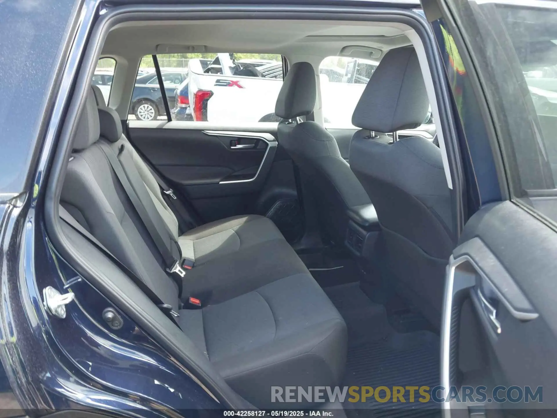8 Фотография поврежденного автомобиля 2T3P1RFV0RW482707 TOYOTA RAV4 2024