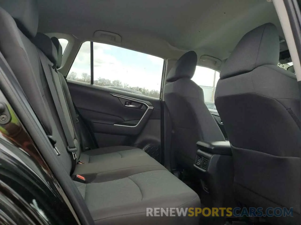 11 Фотография поврежденного автомобиля 2T3P1RFV1RC450012 TOYOTA RAV4 2024