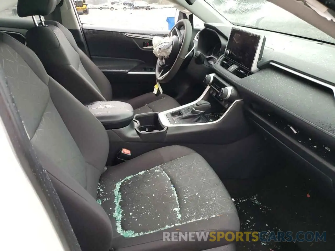 7 Photograph of a damaged car 2T3P1RFV2RC402468 TOYOTA RAV4 2024