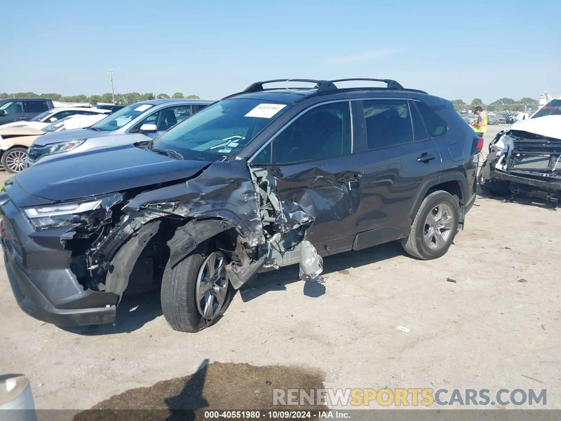2 Фотография поврежденного автомобиля 2T3P1RFV4RC414850 TOYOTA RAV4 2024