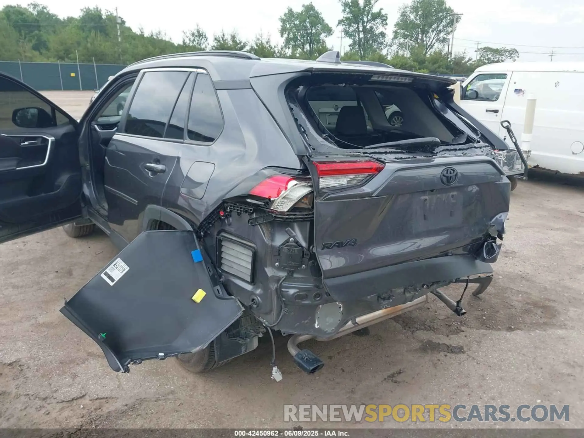 6 Фотография поврежденного автомобиля 2T3P1RFV4RC463790 TOYOTA RAV4 2024
