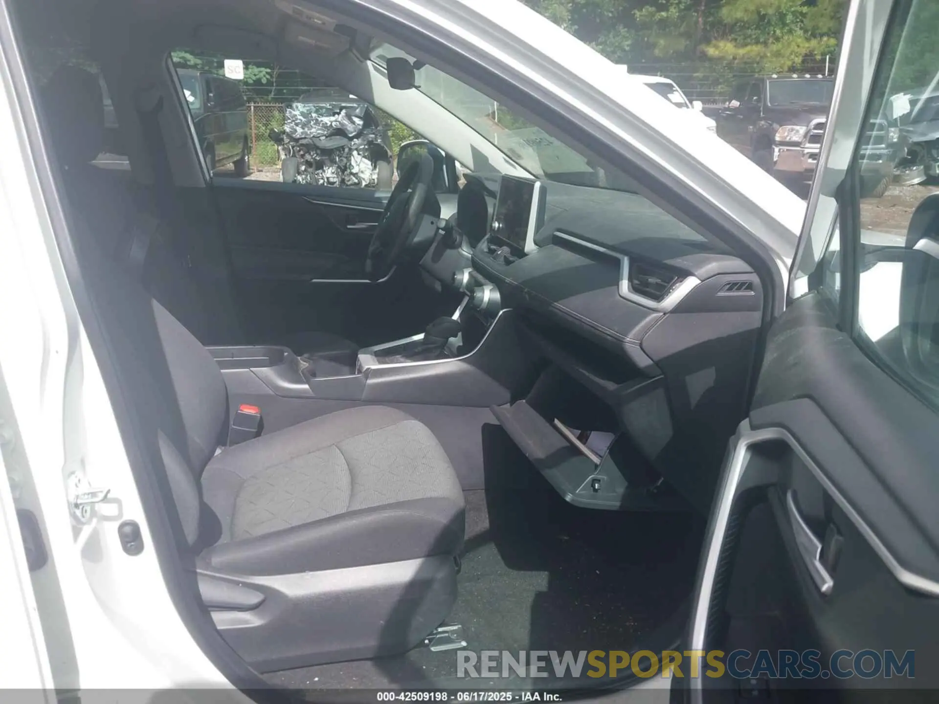 5 Photograph of a damaged car 2T3P1RFV7RC411358 TOYOTA RAV4 2024