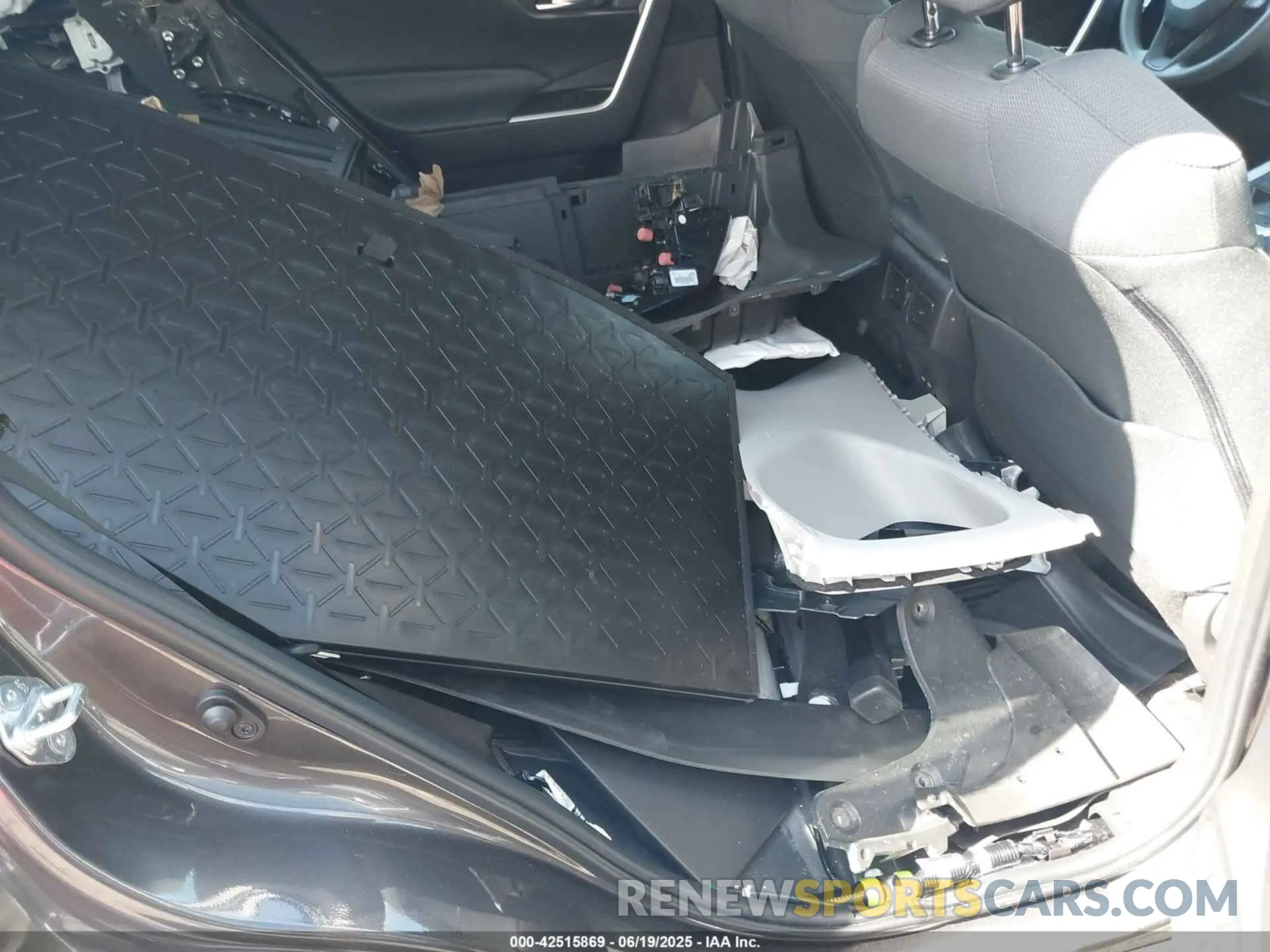 8 Photograph of a damaged car 2T3P1RFV7RC464755 TOYOTA RAV4 2024