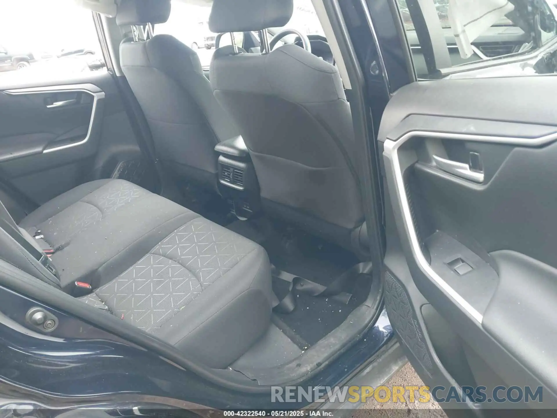8 Фотография поврежденного автомобиля 2T3P1RFV7RW418440 TOYOTA RAV4 2024