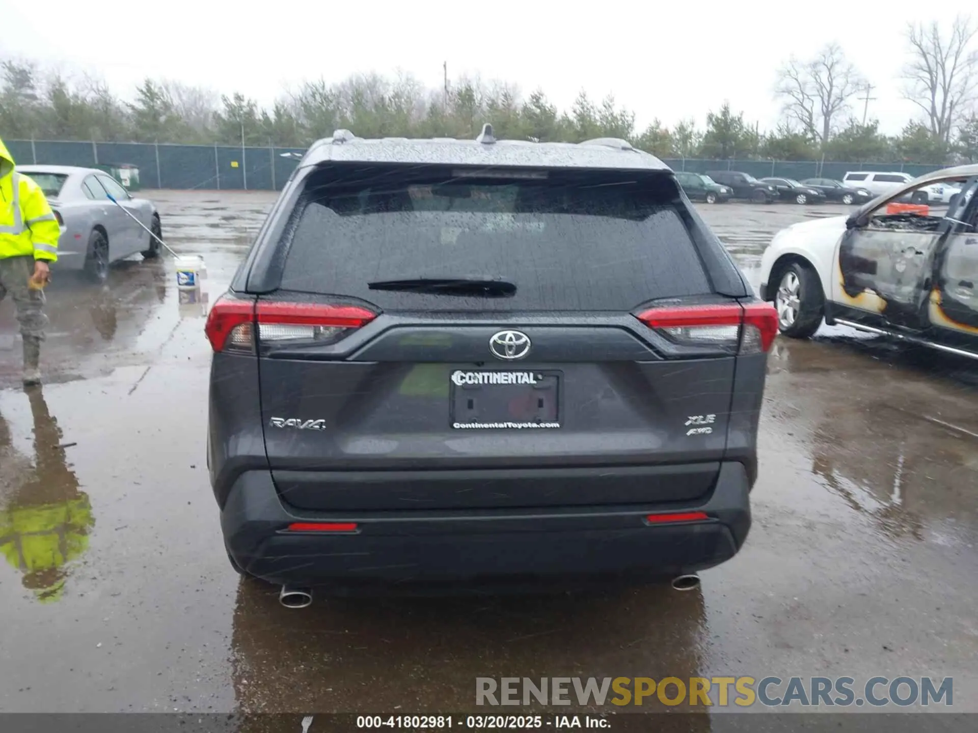 17 Фотография поврежденного автомобиля 2T3P1RFV9RC395017 TOYOTA RAV4 2024