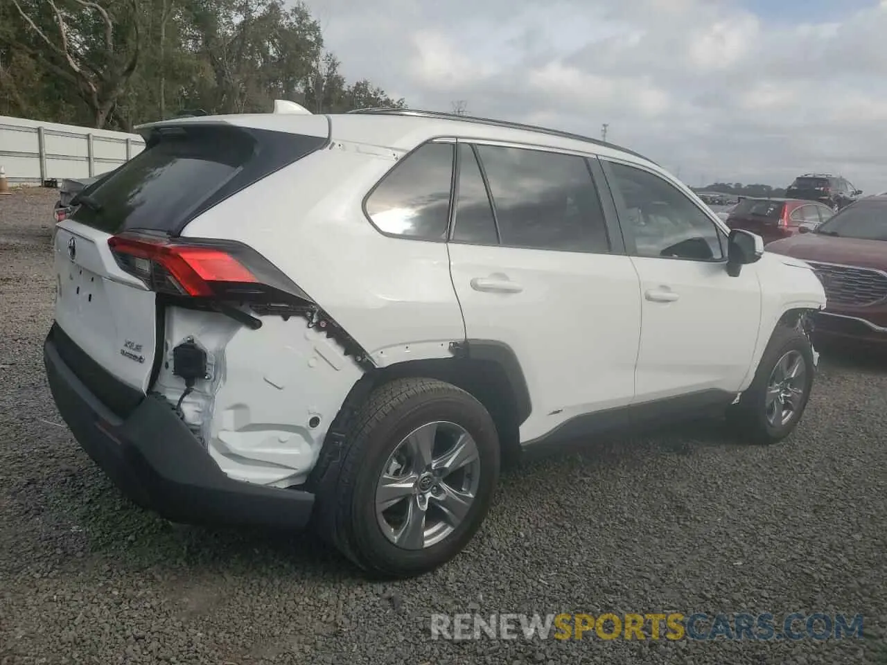 3 Фотография поврежденного автомобиля 2T3RWRFV4RW201387 TOYOTA RAV4 2024