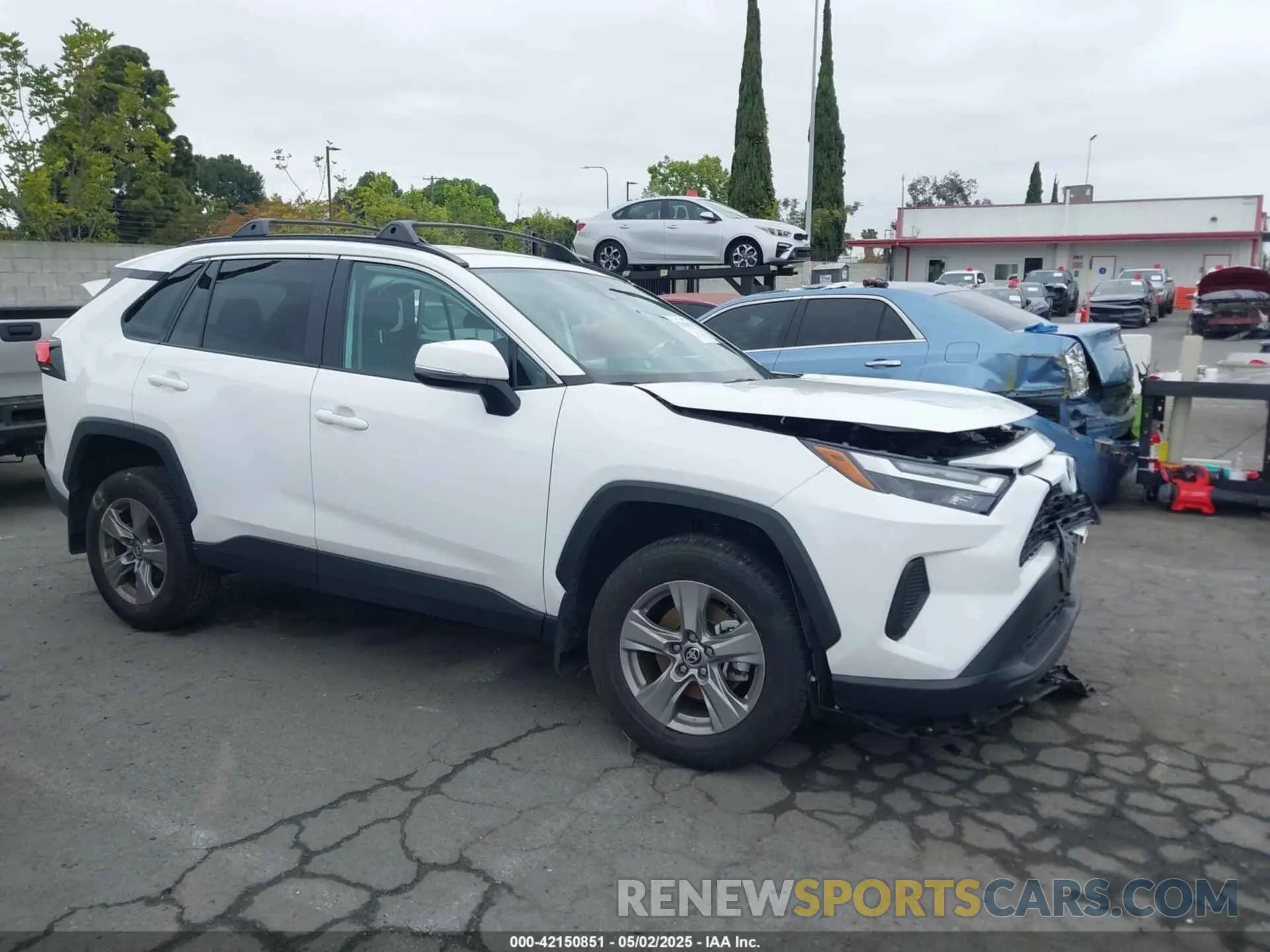 1 Фотография поврежденного автомобиля 2T3W1RFV0RC277255 TOYOTA RAV4 2024