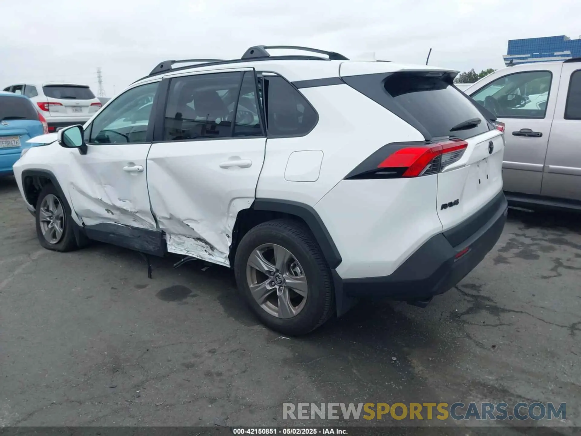 3 Фотография поврежденного автомобиля 2T3W1RFV0RC277255 TOYOTA RAV4 2024