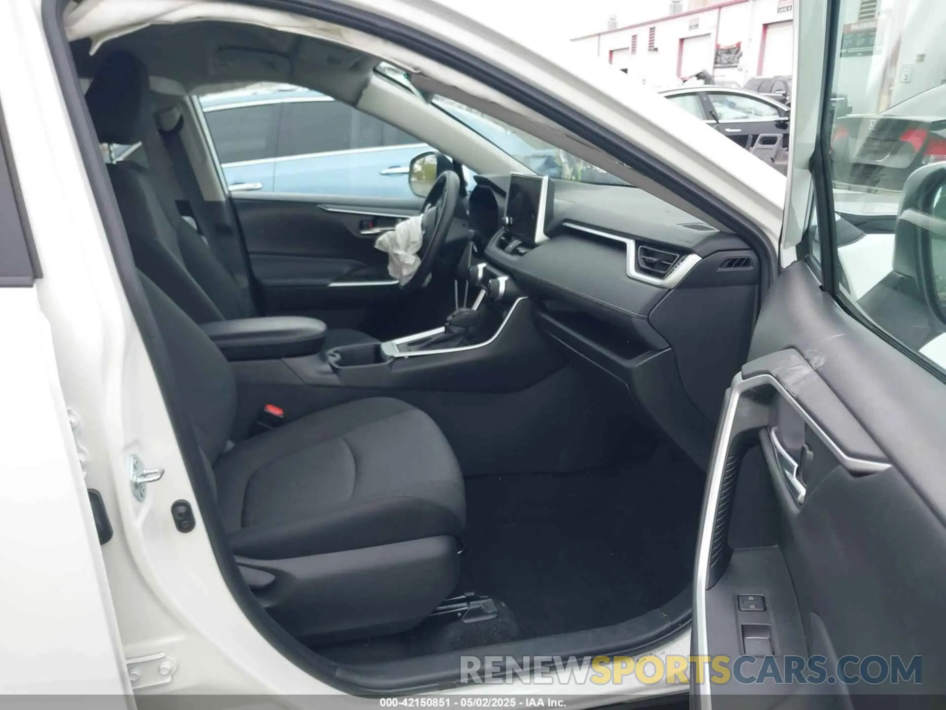 5 Фотография поврежденного автомобиля 2T3W1RFV0RC277255 TOYOTA RAV4 2024