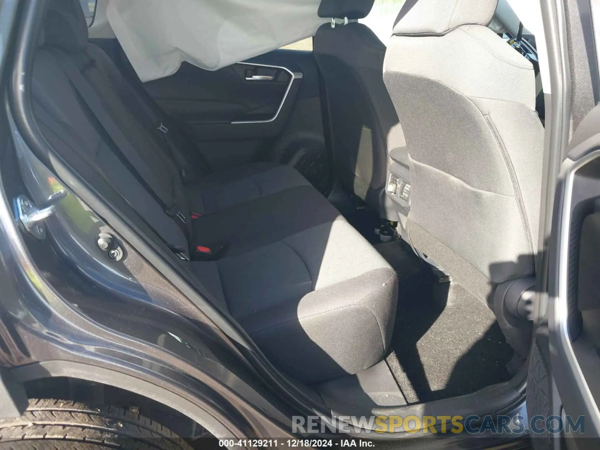 8 Photograph of a damaged car 2T3W1RFV0RC299515 TOYOTA RAV4 2024