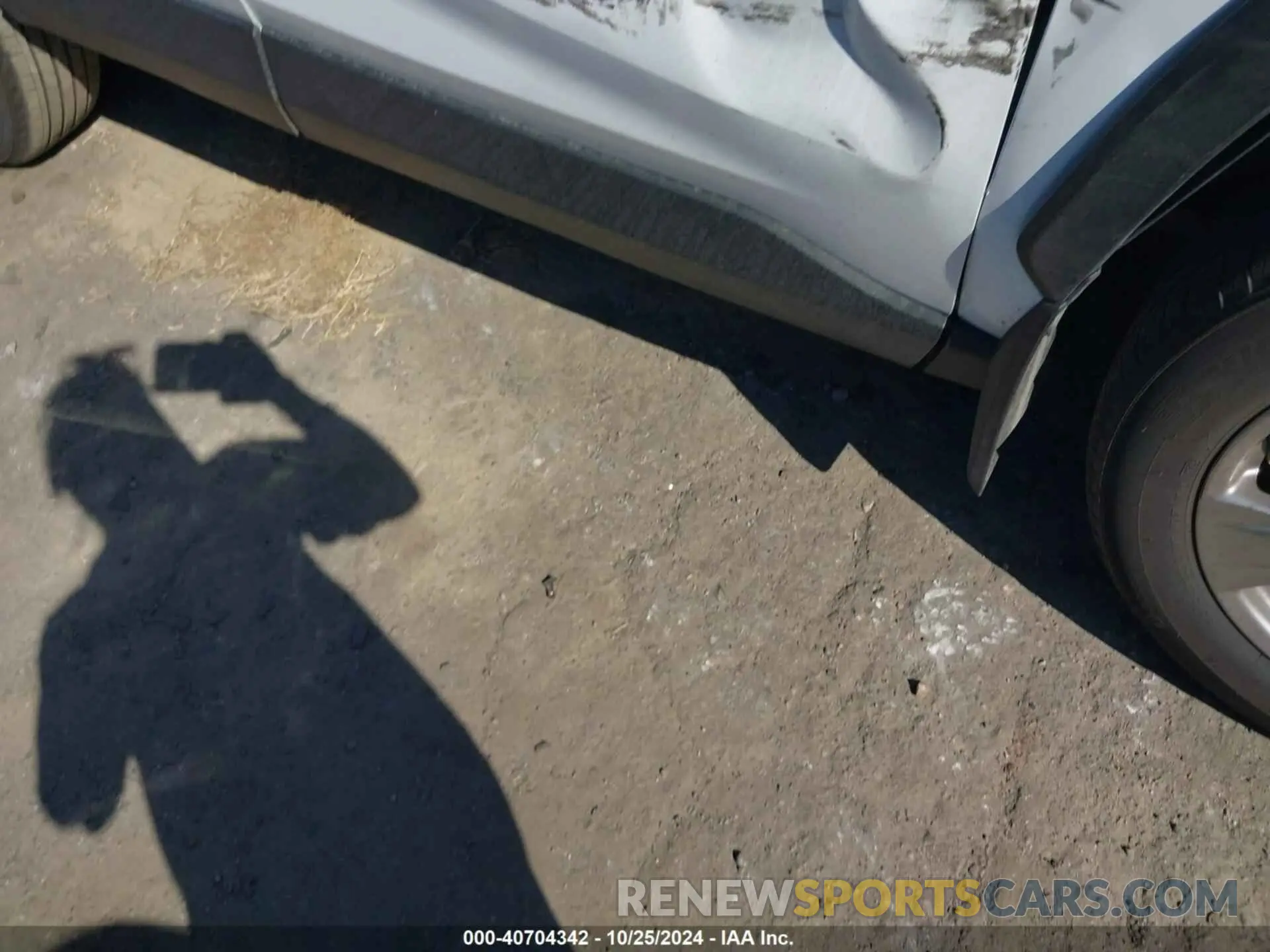 12 Фотография поврежденного автомобиля 2T3W1RFV2RC274356 TOYOTA RAV4 2024
