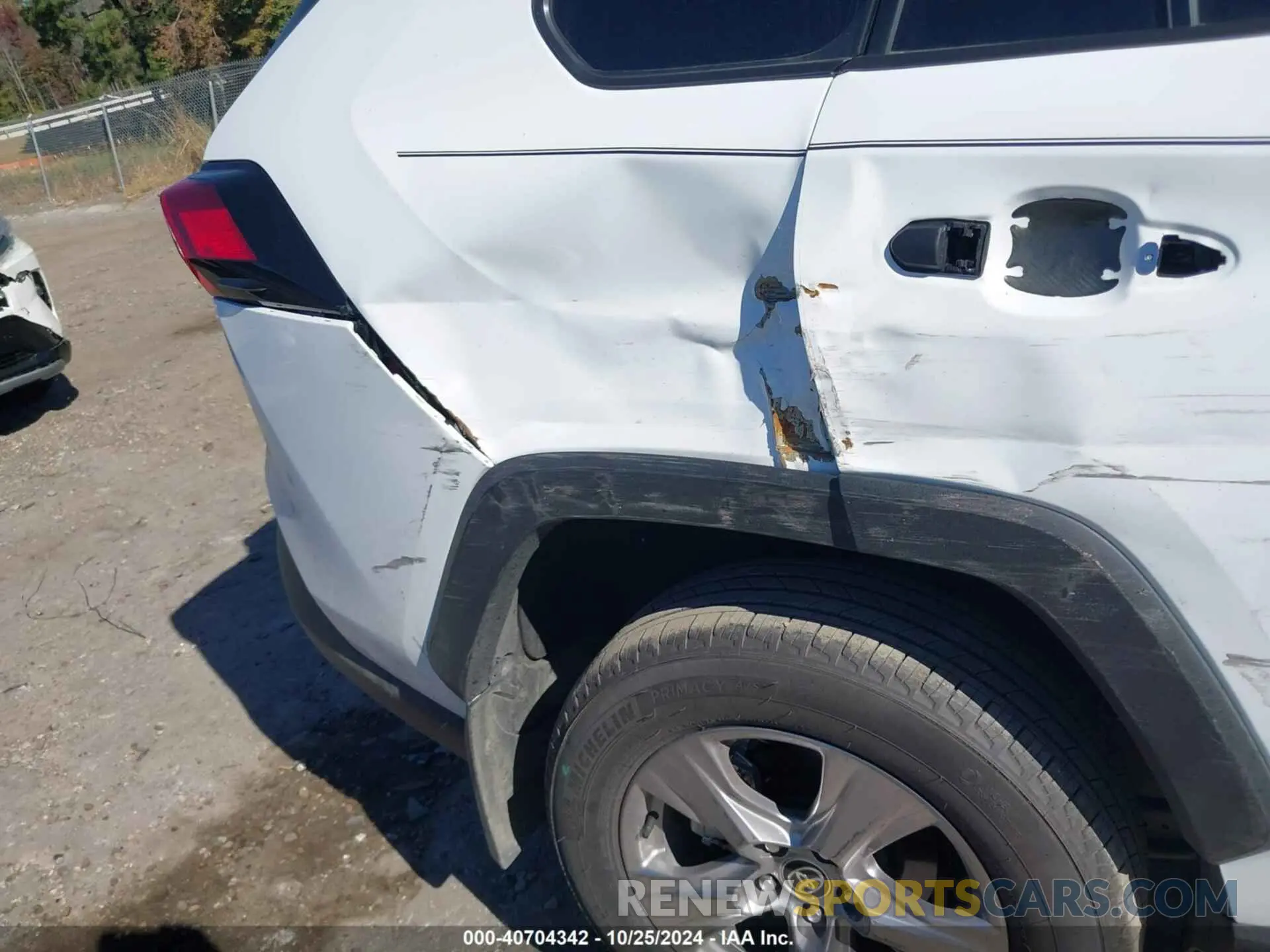 19 Фотография поврежденного автомобиля 2T3W1RFV2RC274356 TOYOTA RAV4 2024
