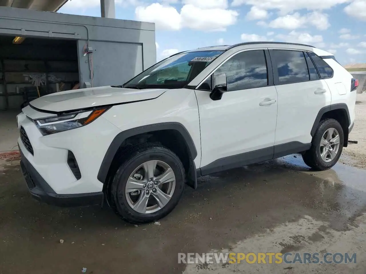 1 Фотография поврежденного автомобиля 2T3W1RFV2RW353024 TOYOTA RAV4 2024