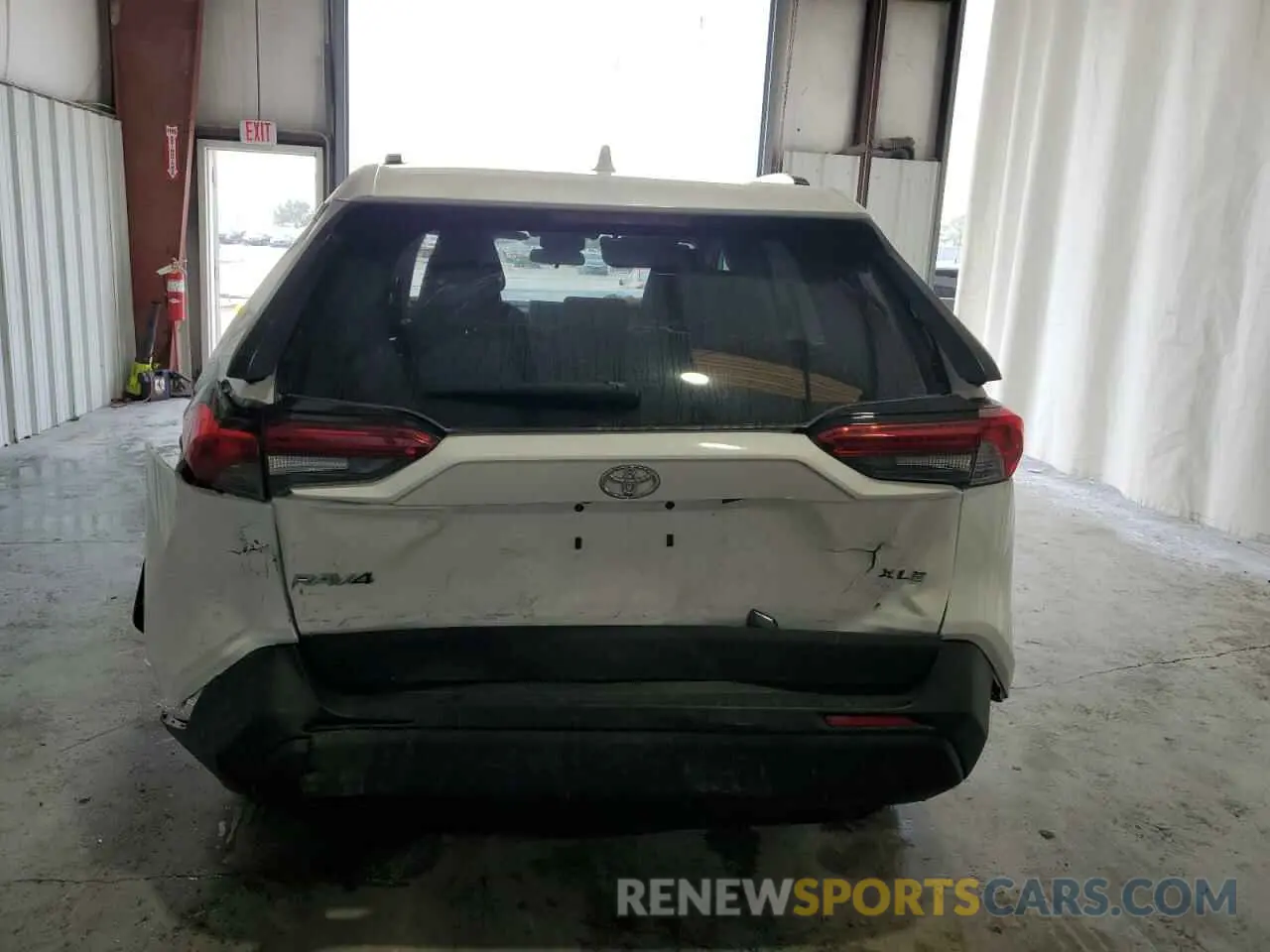 6 Фотография поврежденного автомобиля 2T3W1RFV3RC279615 TOYOTA RAV4 2024