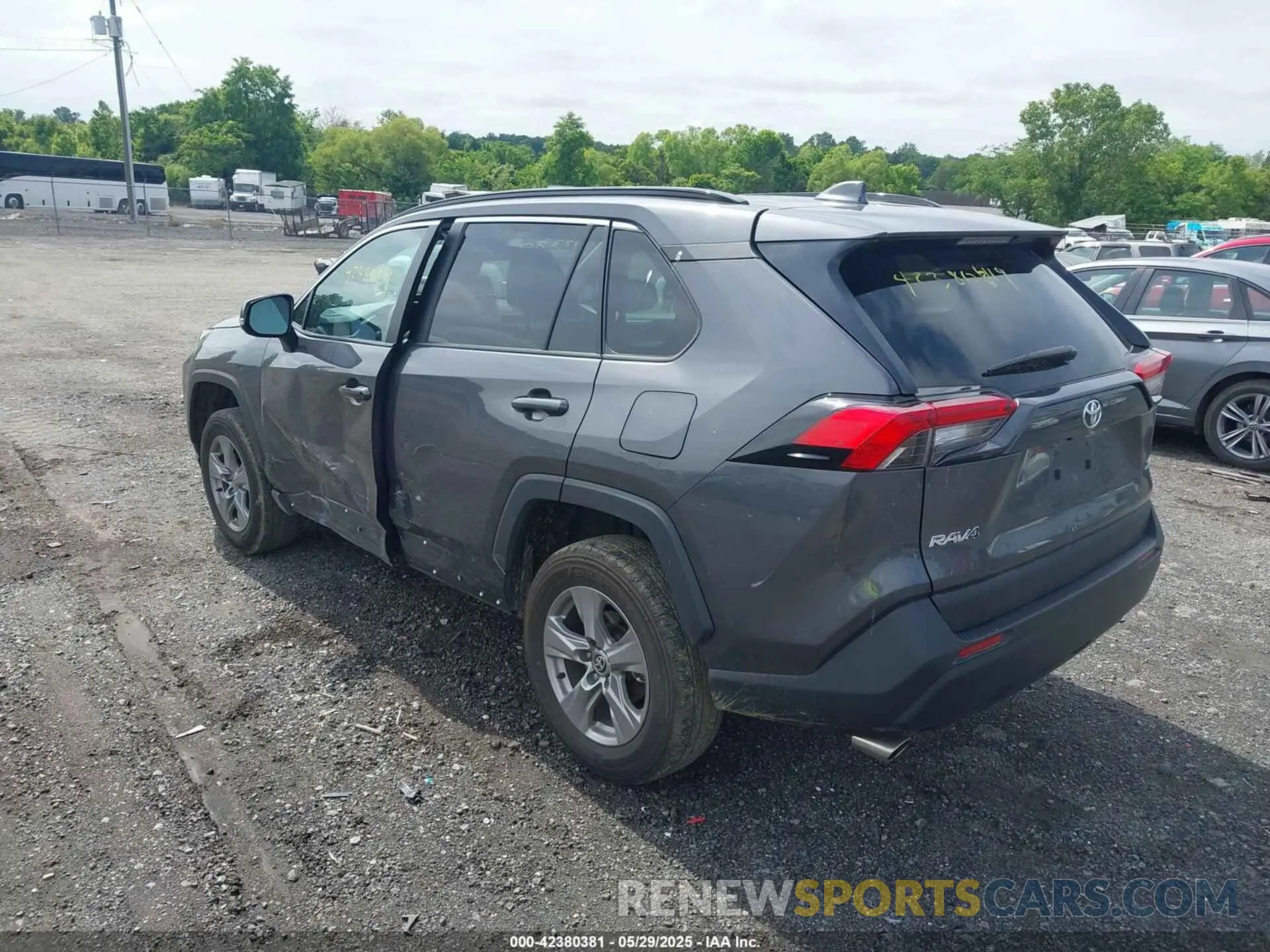 3 Фотография поврежденного автомобиля 2T3W1RFV3RW334434 TOYOTA RAV4 2024