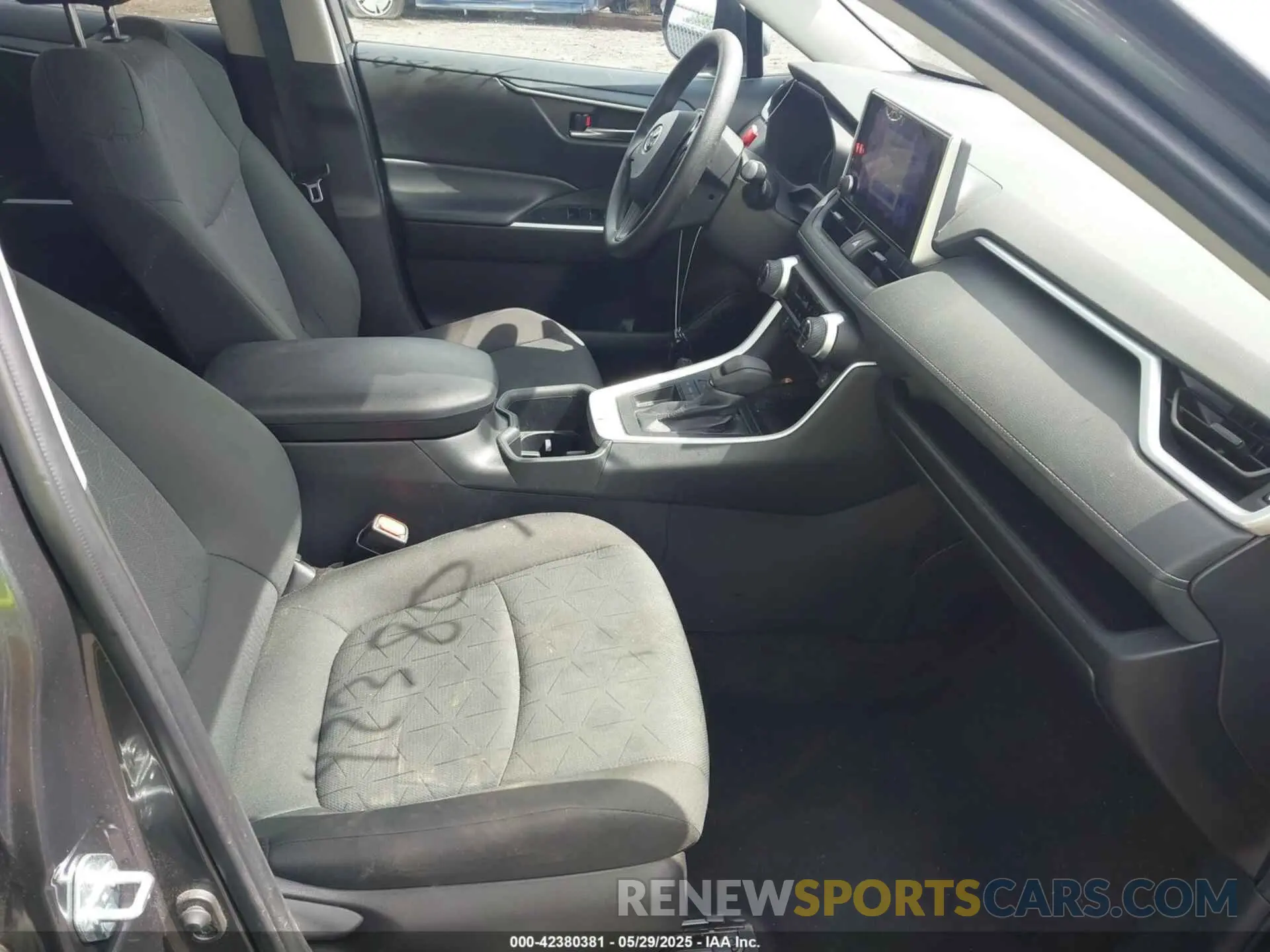 5 Фотография поврежденного автомобиля 2T3W1RFV3RW334434 TOYOTA RAV4 2024