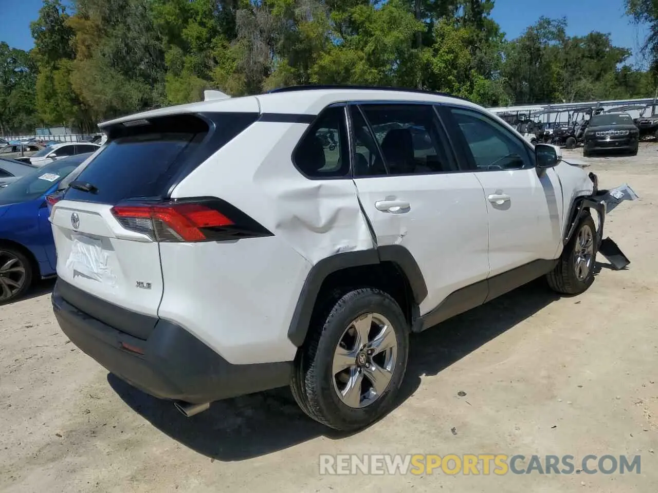 3 Фотография поврежденного автомобиля 2T3W1RFV4RC272298 TOYOTA RAV4 2024