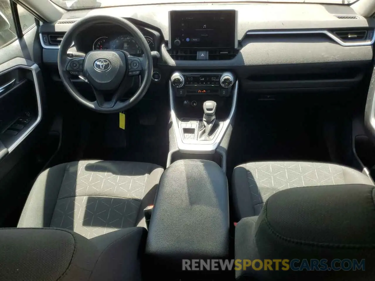 8 Фотография поврежденного автомобиля 2T3W1RFV4RC272298 TOYOTA RAV4 2024