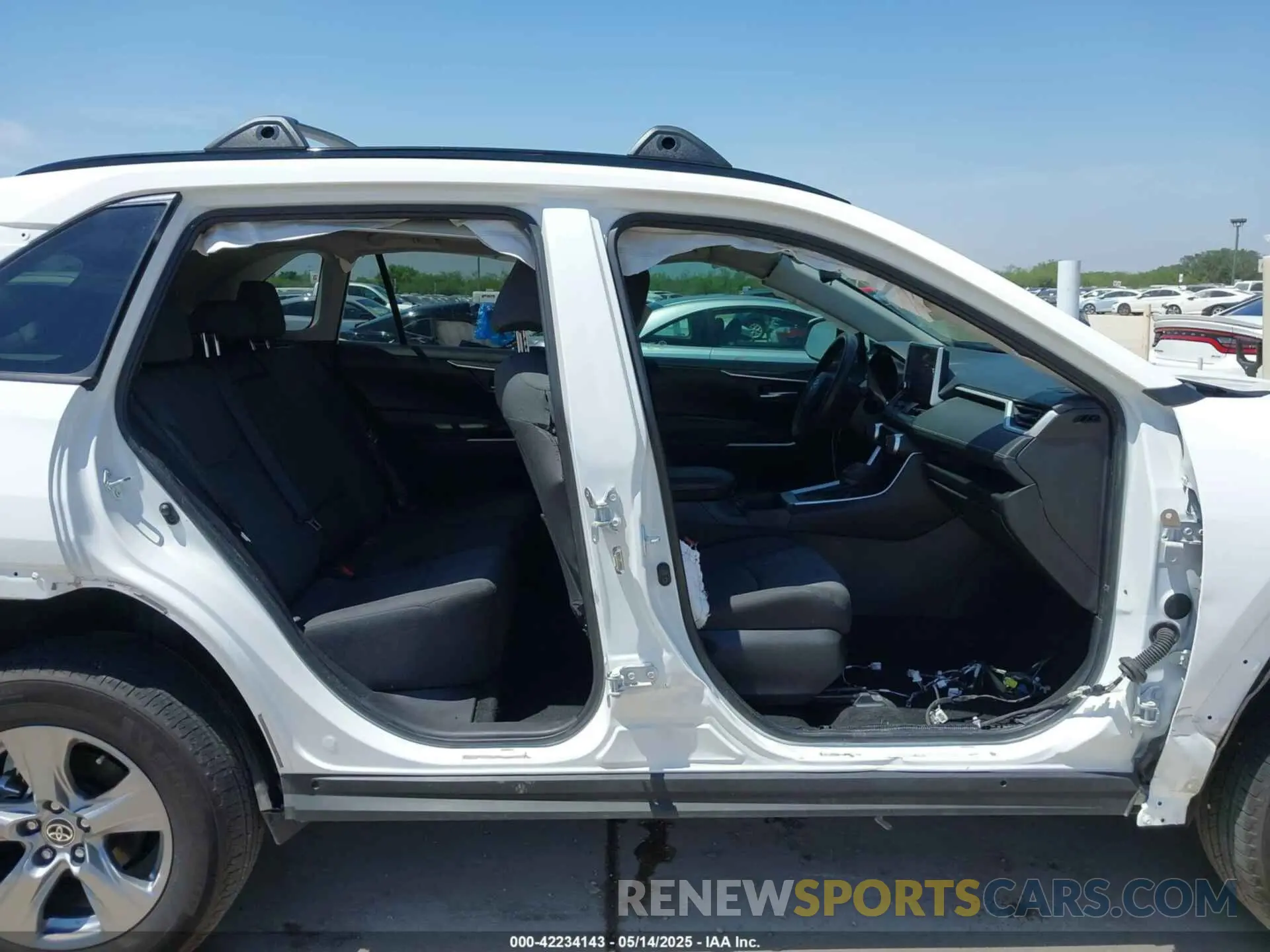 14 Фотография поврежденного автомобиля 2T3W1RFV4RW312779 TOYOTA RAV4 2024