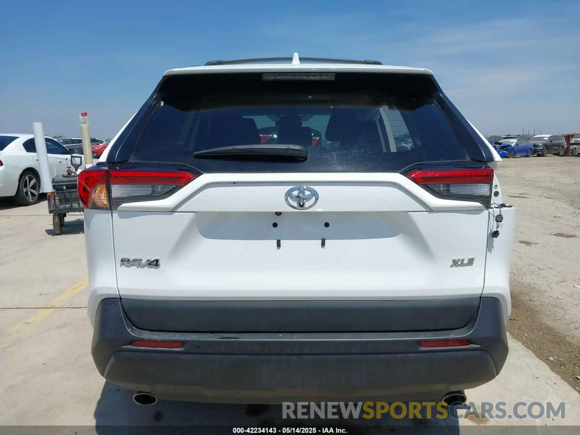 17 Фотография поврежденного автомобиля 2T3W1RFV4RW312779 TOYOTA RAV4 2024