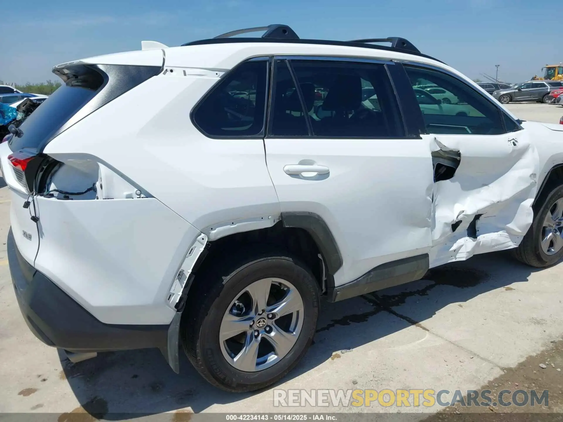18 Фотография поврежденного автомобиля 2T3W1RFV4RW312779 TOYOTA RAV4 2024