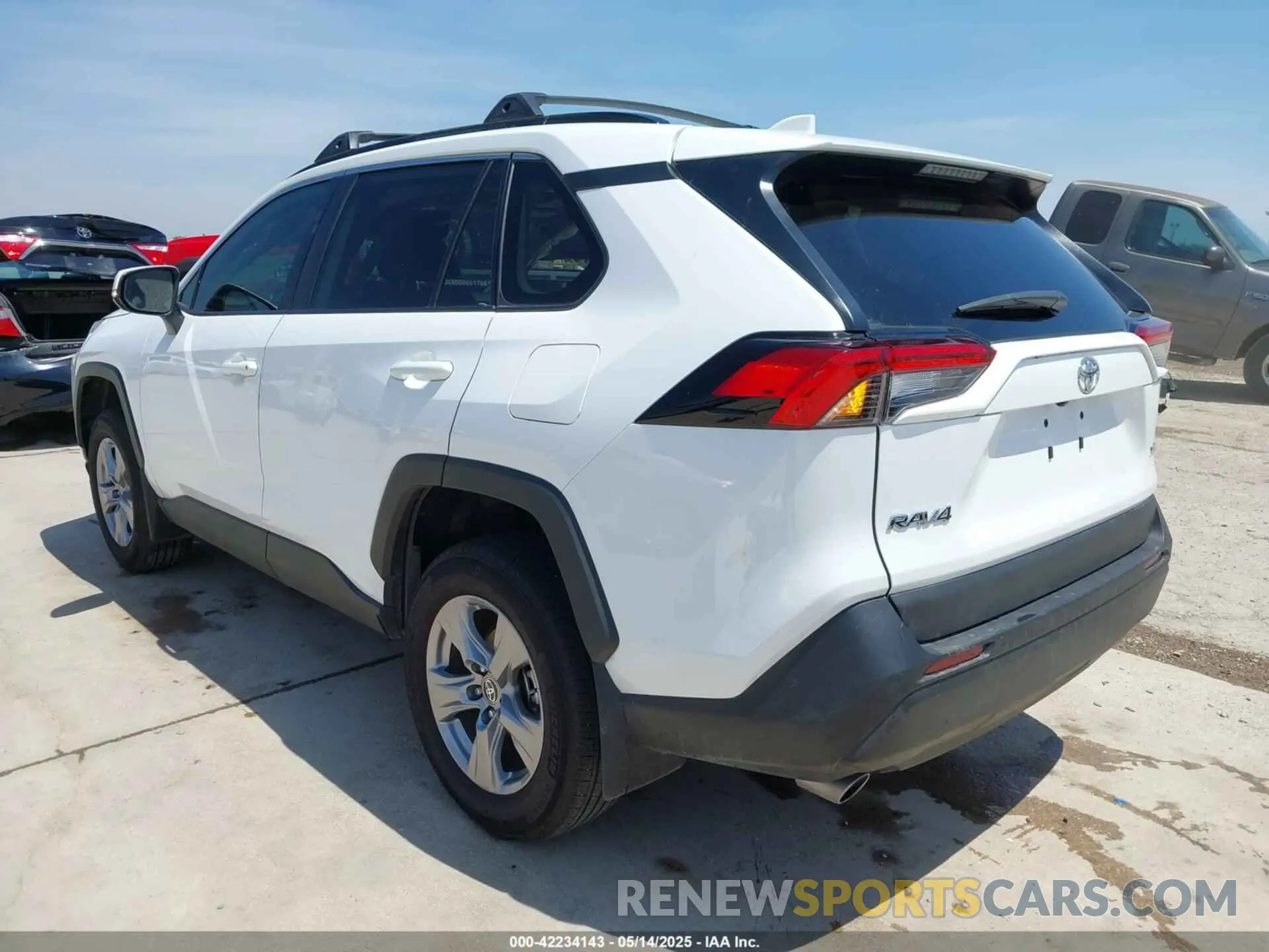 3 Фотография поврежденного автомобиля 2T3W1RFV4RW312779 TOYOTA RAV4 2024