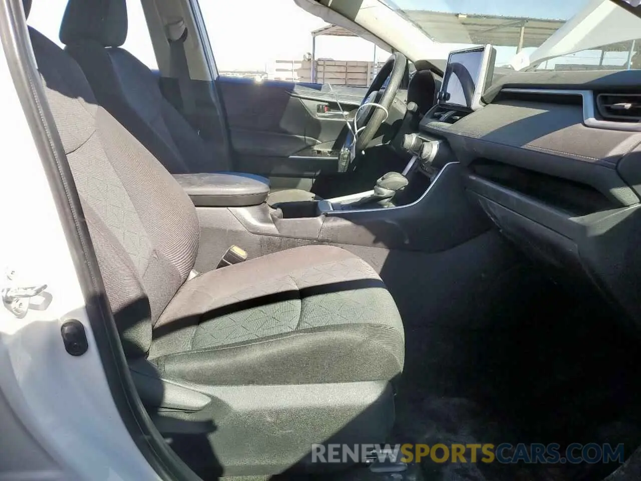 7 Photograph of a damaged car 2T3W1RFV7RW340009 TOYOTA RAV4 2024