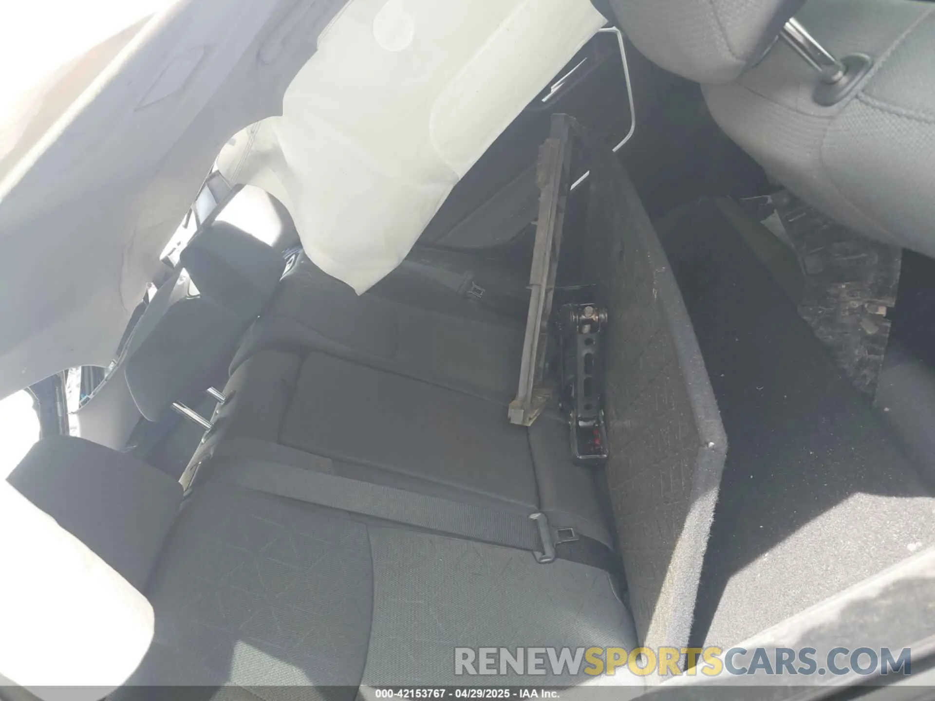 8 Фотография поврежденного автомобиля 2T3W1RFV8RC263524 TOYOTA RAV4 2024