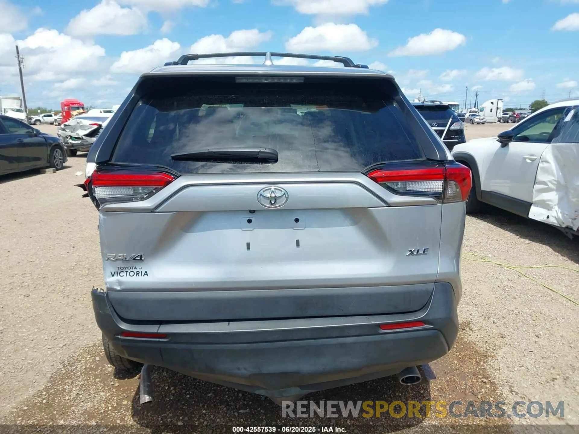 17 Фотография поврежденного автомобиля 2T3W1RFV8RW316415 TOYOTA RAV4 2024