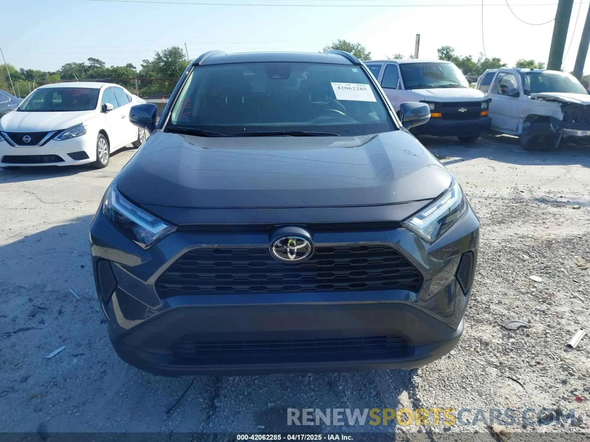 12 Фотография поврежденного автомобиля 2T3W1RFV8RW352296 TOYOTA RAV4 2024