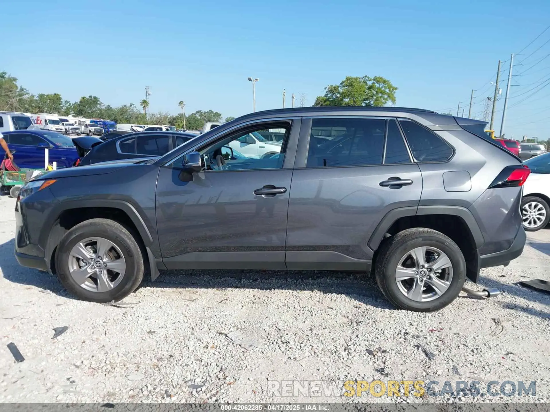 14 Фотография поврежденного автомобиля 2T3W1RFV8RW352296 TOYOTA RAV4 2024
