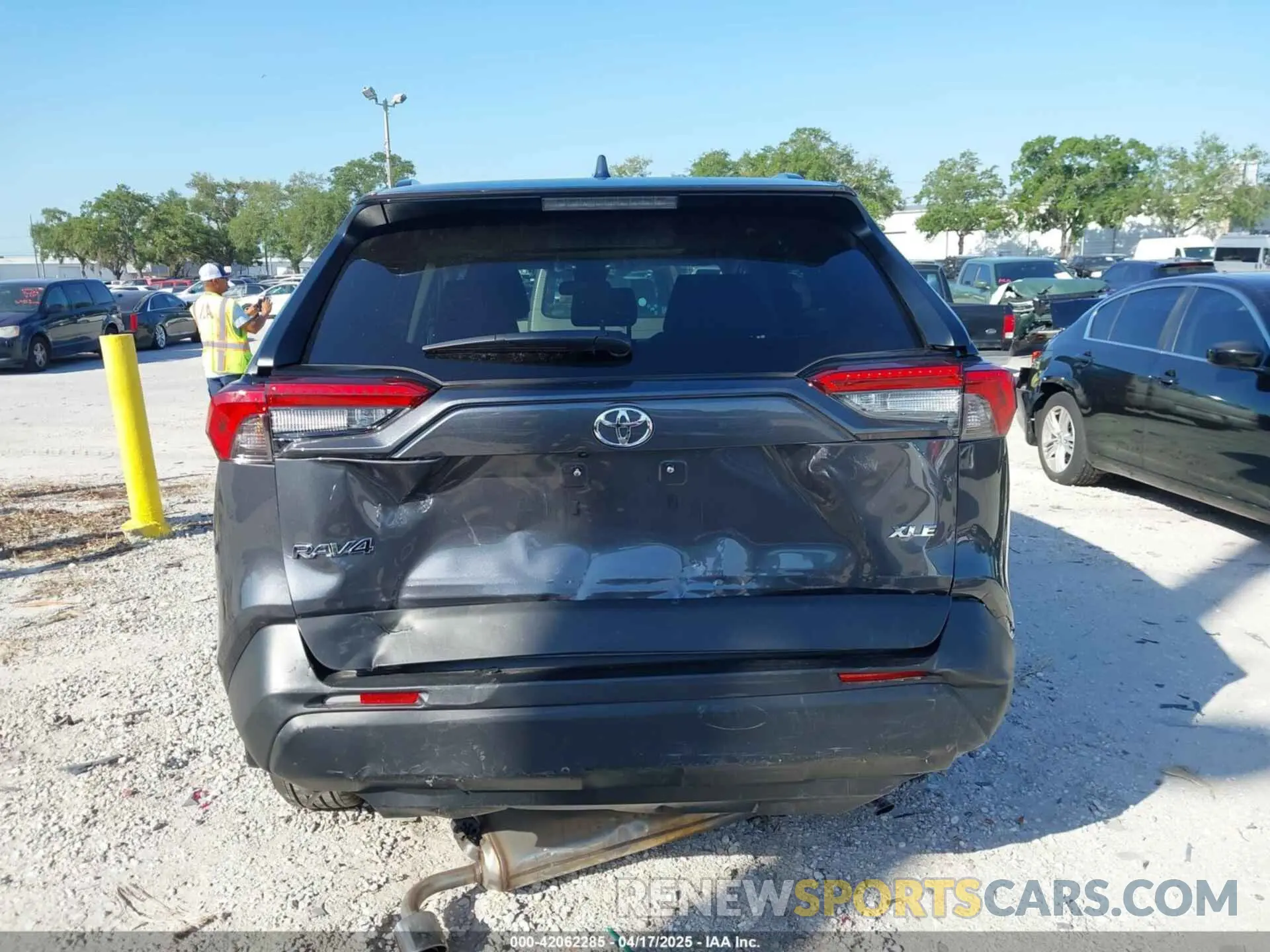 16 Фотография поврежденного автомобиля 2T3W1RFV8RW352296 TOYOTA RAV4 2024