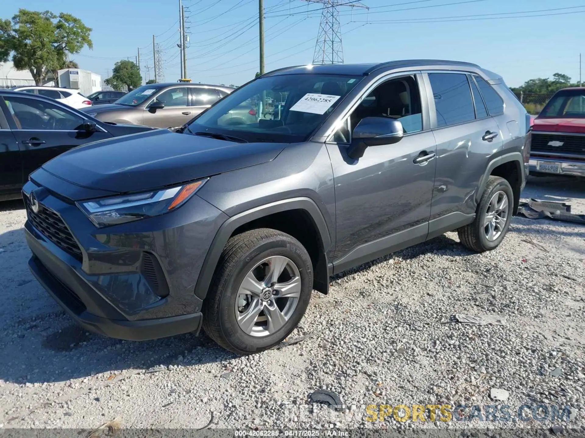 2 Фотография поврежденного автомобиля 2T3W1RFV8RW352296 TOYOTA RAV4 2024
